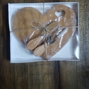 Heart-Shaped Bamboo Cheese Board Set - Natural